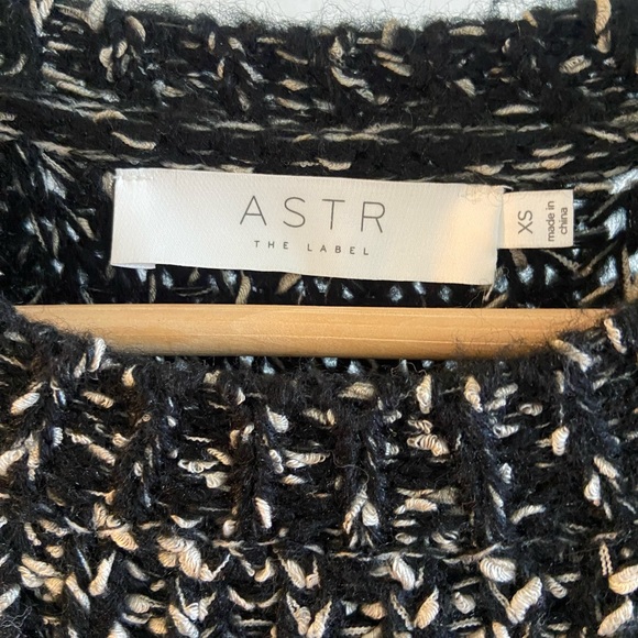 ASTR The Label Aritzia Women Knit Black White Fringe Boho Tassel Sweater size XS - Picture 9 of 10